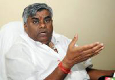 ಬಿಜೆಪಿಯವರು ಮೊದಲು ಪರಿವರ್ತನೆಯಾಗಬೇಕು : ಪರಿವರ್ತನಾ ಯಾತ್ರೆ ವಿರುದ್ದ ಹೆಚ್.ಡಿ.ರೇವಣ್ಣ ಟೀಕೆ