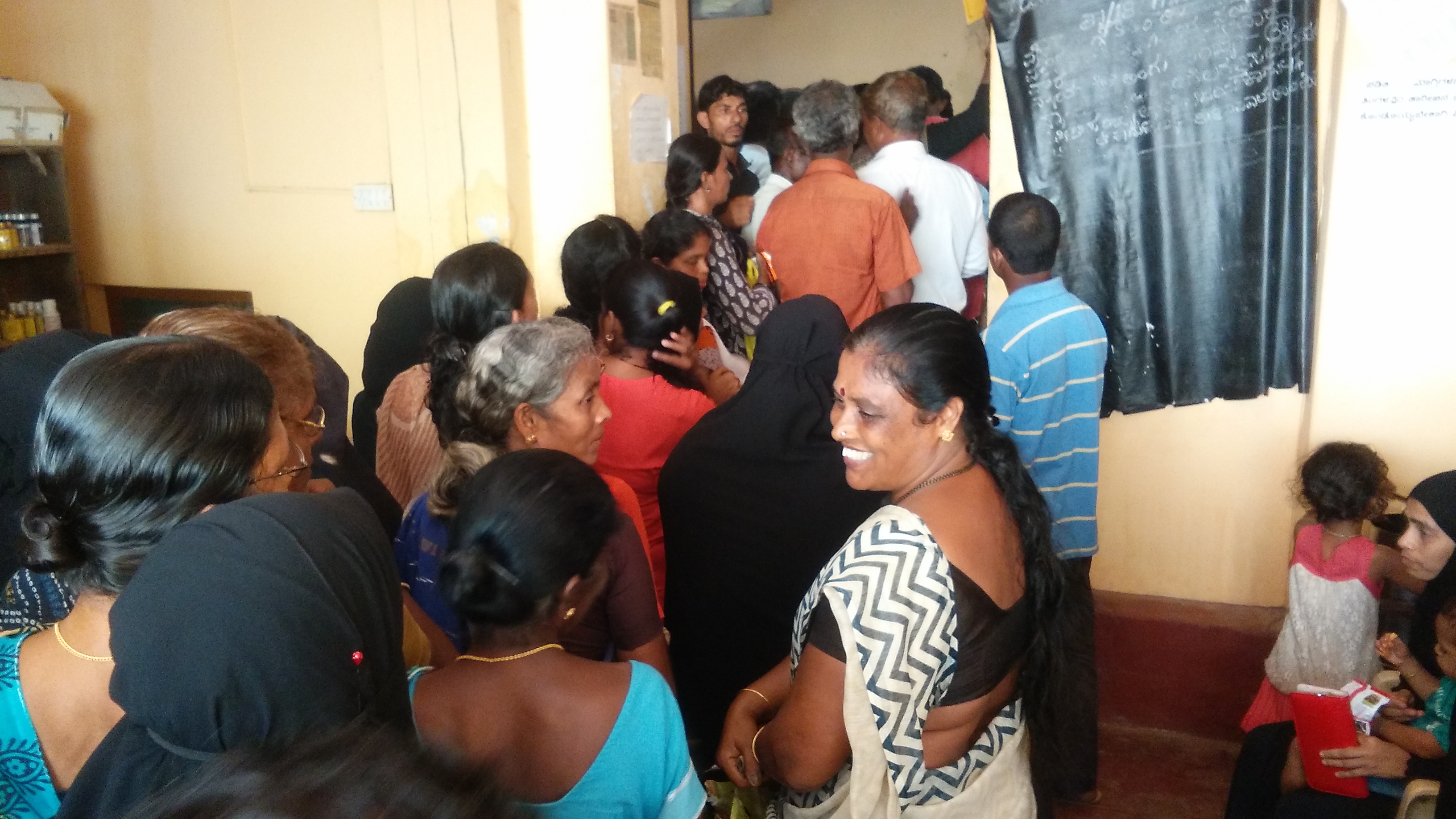 ಫರಂಗಿಪೇಟೆ: ಪಡಿತರ ಚೀಟಿದಾರರಿಂದ ನ್ಯಾಯಬೆಲೆ ಅಂಗಡಿಗೆ ಮುತ್ತಿಗೆ