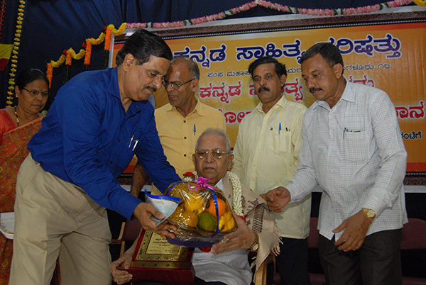 ಉಳ್ಳವರು ಕಸಾಪ ಅಧ್ಯಕ್ಷರಾಗುತ್ತಿದ್ದಾರೆ: ಸಿದ್ದಲಿಂಗಯ್ಯ ಅಸಮಾಧಾನ