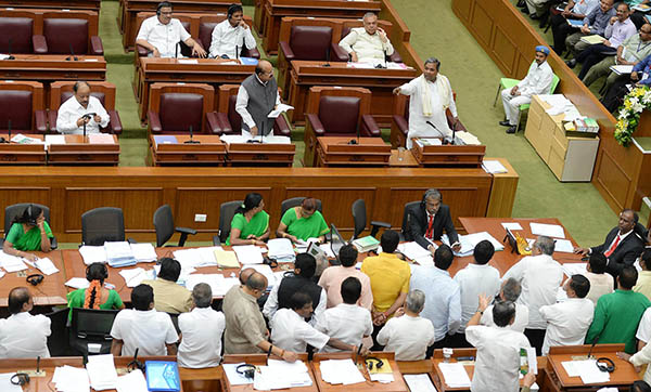 ವಿಧಾನಪರಿಷತ್ತಿನಲ್ಲಿ ಊಟದ್ದೇ ಬಿಸಿ ಬಿಸಿ ಚರ್ಚೆ!