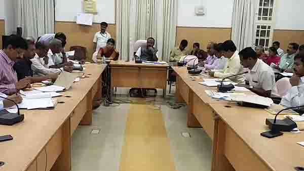 ನಾಯಿಗಳಿಗೆ ಕಾಲರ್ ಐಡಿ ಅಳವಡಿಸಿ: ಸಂಪತ್‌ ರಾಜ್