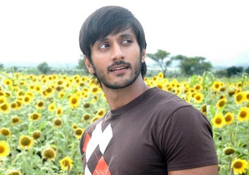 ನಟ ಚೇತನ್ ಅಭಿನಯದ ಸಿನಿಮಾ ಬಿಡುಗಡೆಗೆ ಸಂಘಪರಿವಾರ ಸಂಘಟನೆಗಳಿಂದ ಅಡ್ಡಿ, ಪ್ರತಿಭಟನೆ