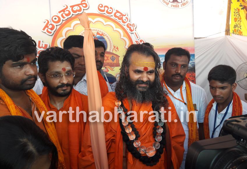 ಧರ್ಮಸಂಸದ್: ಕಾಶಿ ಸ್ವಾಮೀಜಿಯ ಮೀಸಲಾತಿ ವಿರೋಧಿ ಭಾಷಣ ತಡೆದ ಸಂಘಟಕರು