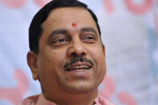 ಸಚಿವರು ನುಣುಚಿಕೊಳ್ಳುವ ನಾಟಕವಾಡದೆ ಉತ್ತರಿಸಲಿ: ಪ್ರಹ್ಲಾದ್ ಜೋಶಿ