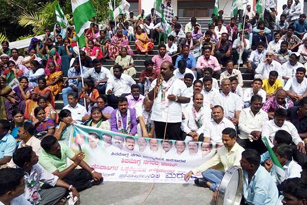 ಶಿವಮೊಗ್ಗ: ತುಂಗಾನಾಲೆ ಇಕ್ಕೆಲದ ಮನೆಗಳ ತೆರವು ಆದೇಶ ವಿರುದ್ಧ ಬೃಹತ್ ಪ್ರತಿಭಟನೆ