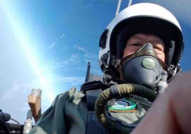 ತೇಜಸ್ ಯುದ್ಧವಿಮಾನದಲ್ಲಿ ಹಾರಾಟವನ್ನು ‘ಅತ್ಯುತ್ತಮ’ಎಂದು ಹೊಗಳಿದ ಸಿಂಗಪುರದ ರಕ್ಷಣಾ ಸಚಿವ