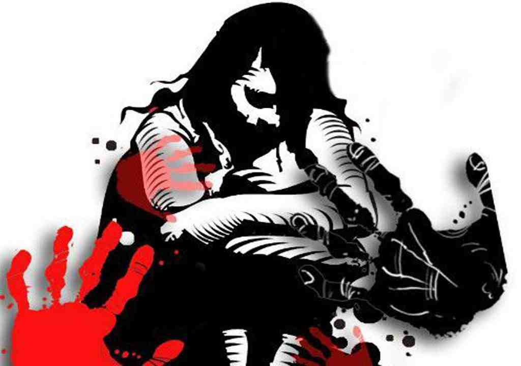 ಅತ್ಯಾಚಾರಕ್ಕೆ ಒಳಗಾದ ವಿದ್ಯಾರ್ಥಿನಿ ಶಾಲೆಯಿಂದ ಅಮಾನತು