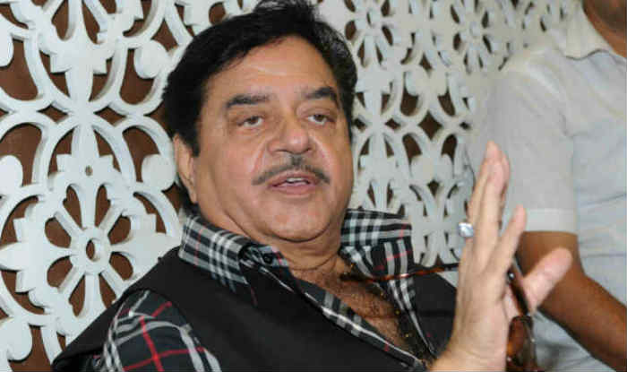 ಗುಜರಾತ್‌ನಲ್ಲಿ ಬಿಜೆಪಿ ಹತಾಶವಾದಂತೆ ಕಾಣುತ್ತಿದೆ: ಶತ್ರುಘ್ನ ಸಿನ್ಹಾ