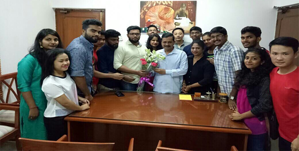 ಮುಖ್ಯಮಂತ್ರಿ ಕೇಜ್ರಿವಾಲರನ್ನು ಭೇಟಿಯಾದ ಮಂಗಳೂರು ವಿದ್ಯಾರ್ಥಿ ತಂಡ