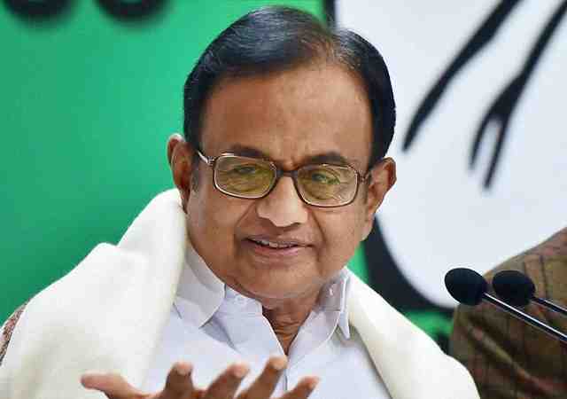 ಮುಖ್ಯ ಆರ್ಥಿಕ ಸಲಹೆಗಾರರು ಕೂಡಾ ಮೂರ್ಖರೇ?: ಪ್ರಧಾನಿಗೆ  ಚಿದಂಬರಂ ಪ್ರಶ್ನೆ