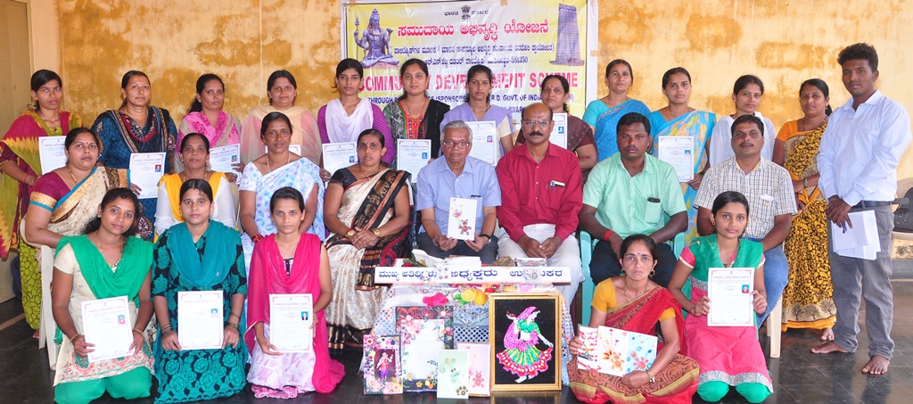 ಕ್ವೀಲ್ ಪೇಪರ್ ಜ್ಯೂವೆಲ್ಲರಿ ಪ್ರದರ್ಶನ, ಪ್ರಮಾಣಪತ್ರ ವಿತರಣಾ ಸಮಾರಂಭ