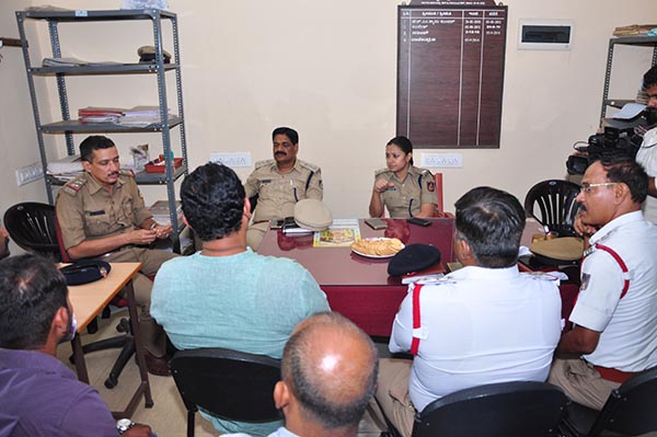 ನವಯುಗ ಕಂಪೆನಿಯನ್ನು ತರಾಟೆಗೆ ಪಡೆದುಕೊಂಡ ಅಧಿಕಾರಿಗಳು