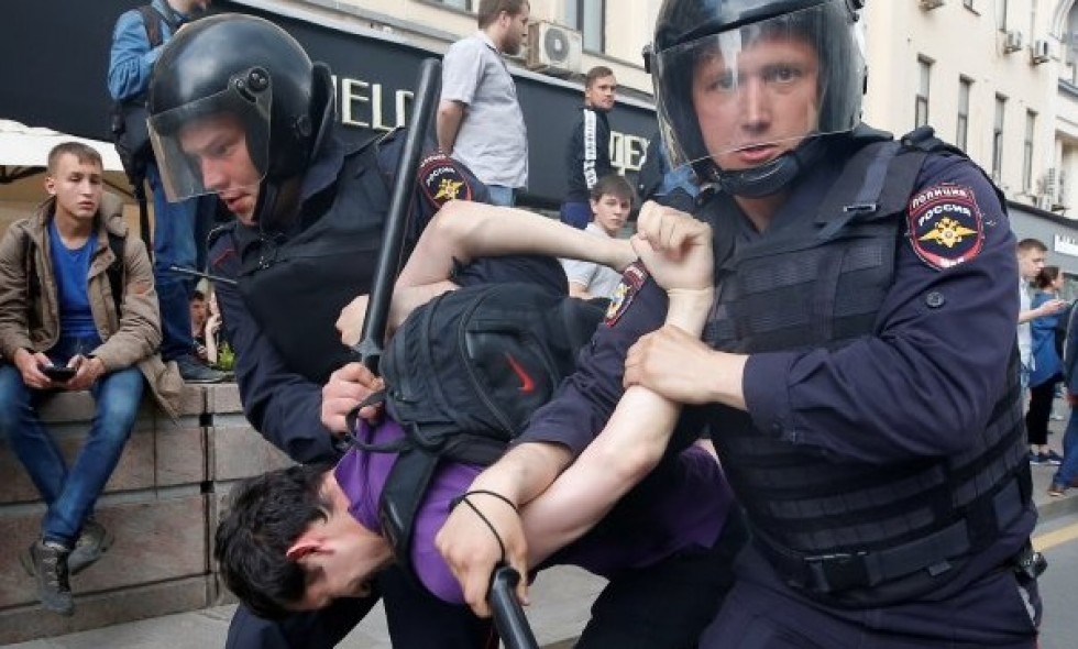 ಪುಟಿನ್ ವಿರುದ್ಧ ಪ್ರತಿಭಟಿಸಿದ 412 ಮಂದಿಯ ಬಂಧನ