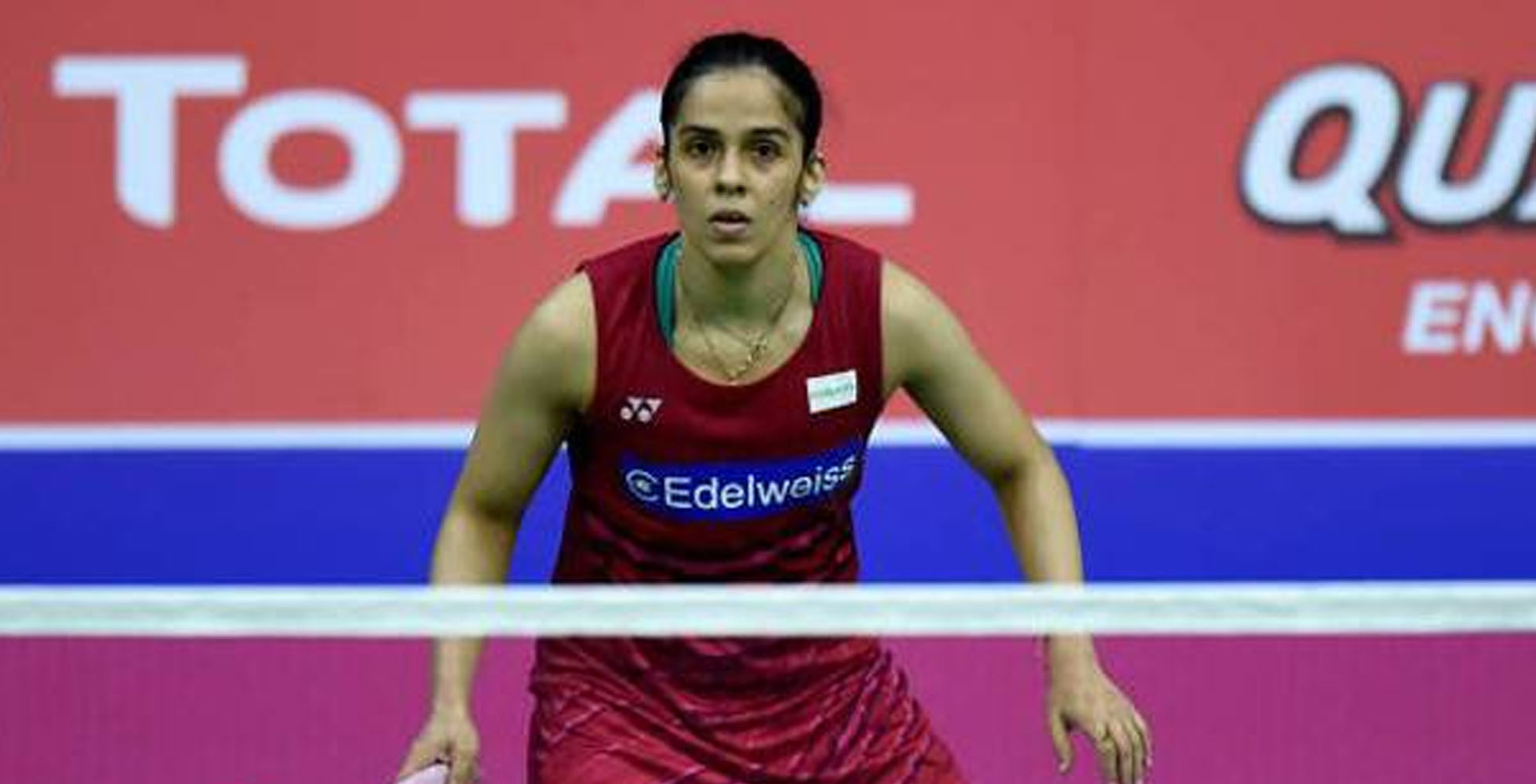 ಸಿಂಧುವನ್ನು ಮಣಿಸಿದ ಸೈನಾ ಮುಡಿಗೆ ಸಿಂಗಲ್ಸ್ ಕಿರೀಟ