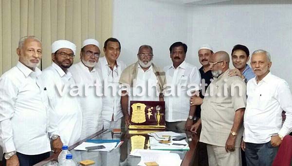 ದ.ಕ.ಜಿಲ್ಲಾ ಕನ್ನಡ ರಾಜ್ಯೋತ್ಸವ ಪ್ರಶಸ್ತಿ ಪುರಸ್ಕೃತ ಎಸ್.ಎಂ.ರಶೀದ್ ಹಾಜಿ ಅವರಿಗೆ ಸನ್ಮಾನ