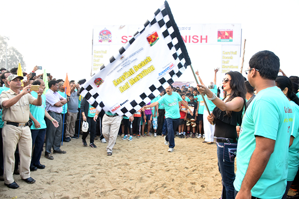 ಕಾರವಾರ: ಬೀಚ್ ಹಾಫ್ ಮ್ಯಾರಥಾನ್‌ಗೆ ಅದ್ದೂರಿ ಚಾಲನೆ