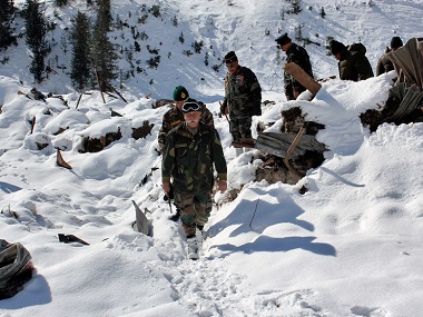 ಹಿಮಪಾತದಿಂದ ನಾಪತ್ತೆಯಾಗಿರುವ ಮೂರು ಯೋಧರ ಪತ್ತೆಗೆ ಸೇನಾ ತಂಡ