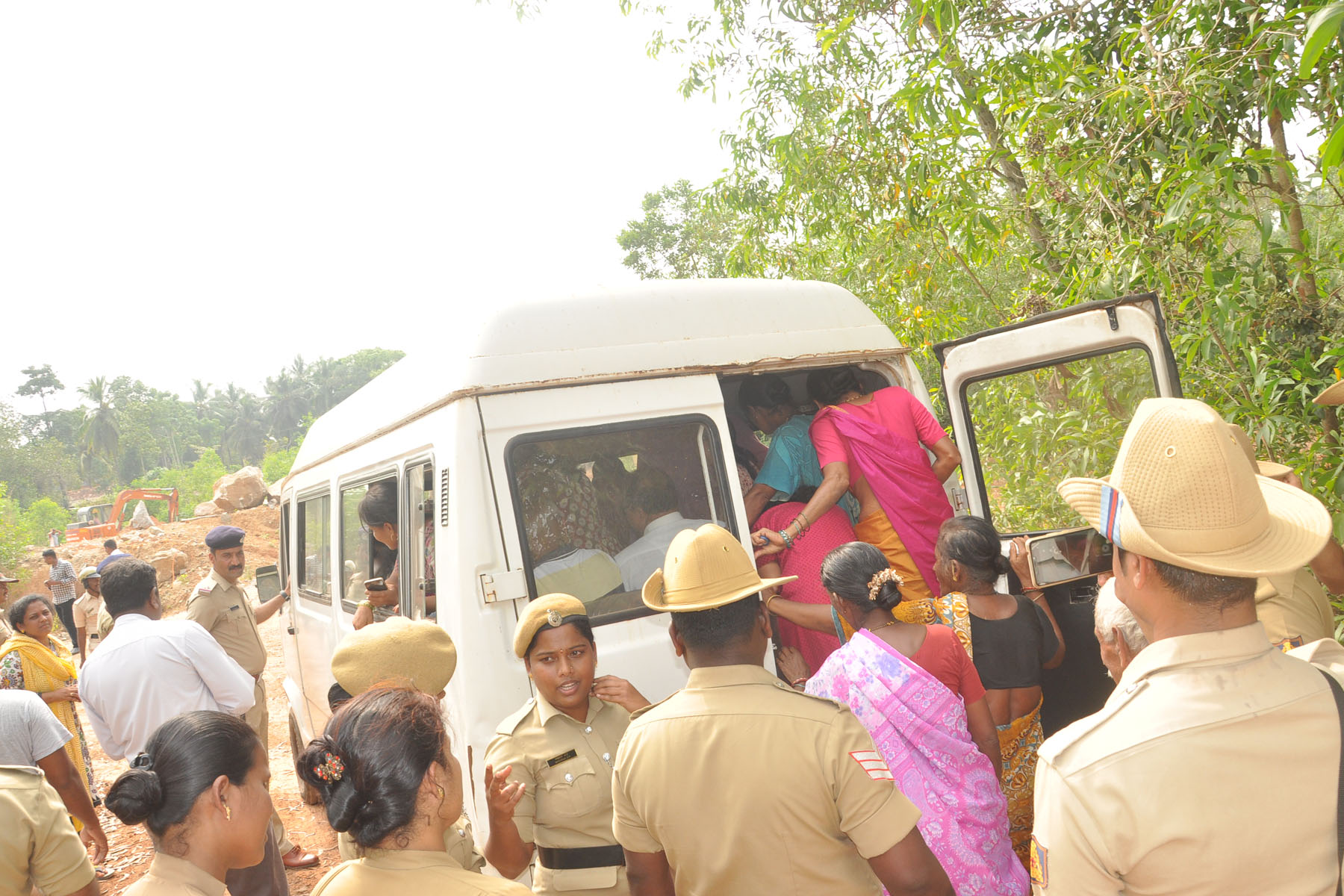 ಪಾದೂರು- ತೋಕೂರು ಪೈಪ್‌ಲೈನ್ ಕಾಮಗಾರಿಗೆ ತಡೆ: ಹಲವರ ಬಂಧನ