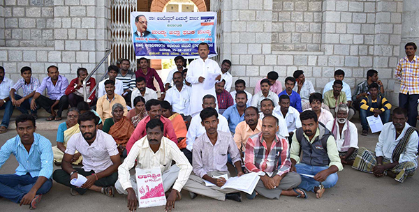 ಕೋರ್ಟ್ ಆದೇಶ ಜಾರಿಗೆ ಒತ್ತಾಯಿಸಿ ಧರಣಿ