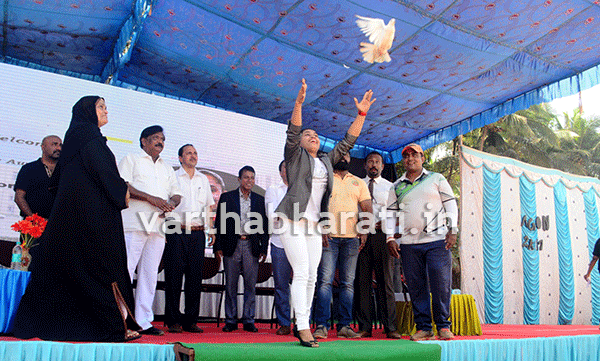 ಕಣಚೂರು ವೈದ್ಯಕೀಯ ಶಿಕ್ಷಣ ಸಂಸ್ಥೆಗಳ ಕ್ರೀಡಾಕೂಟಕ್ಕೆ ಪದ್ಮಶ್ರೀ ದೀಪಾ ಕರ್ಮಾಕರ್‌ ಚಾಲನೆ