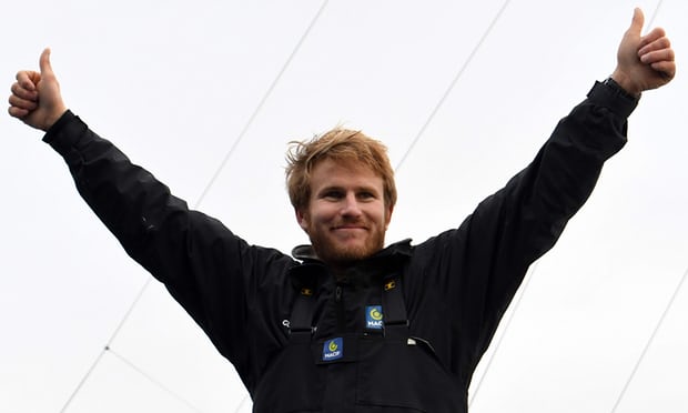 42 ದಿನಗಳಲ್ಲಿ ಏಕಾಂಗಿಯಾಗಿ ನೌಕೆಯಲ್ಲಿ ವಿಶ್ವಪರ್ಯಟನೆ ಮಾಡಿದ ಸಾಹಸಿ