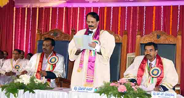 ರಾಜ್ಯಪಾಲ, ಕೇಂದ್ರ ಮಂತ್ರಿ, ಉನ್ನತ ಶಿಕ್ಷಣ ಸಚಿವರ ಗೈರು : ನೀರಸವಾದ ಕುವೆಂಪು ವಿವಿಯ ಘಟಿಕೋತ್ಸವ ಸಮಾರಂಭ!