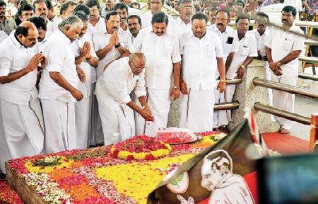 ಟಿಟಿವಿ ದಿನಕರನ್,ಮಧುಸೂದನನ್ ತಮ್ಮ ಪತ್ನಿಯರಿಗಿಂತ ಬಡವರು...!