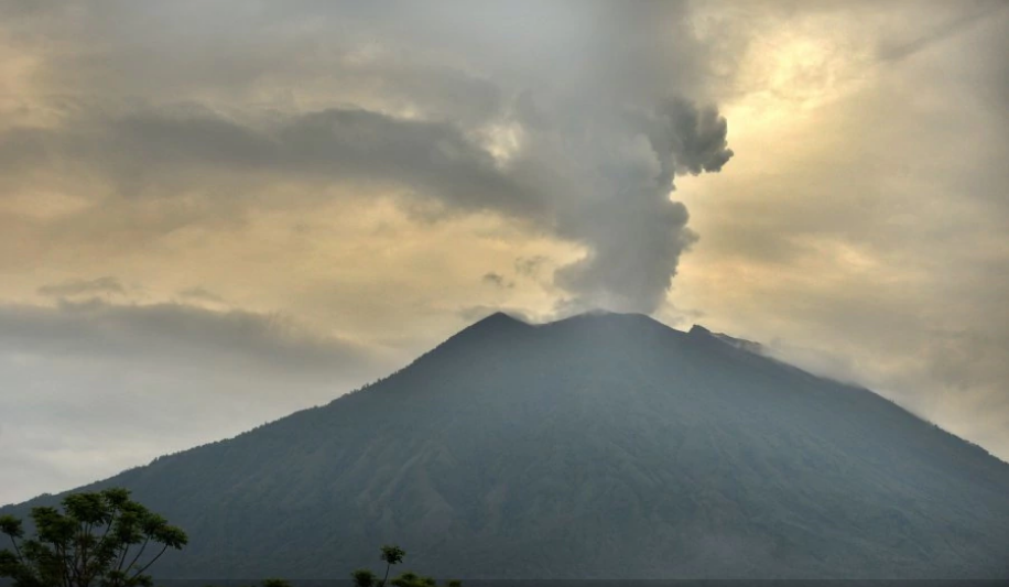 ಬಾಲಿ ವಿಮಾನ ನಿಲ್ದಾಣದಲ್ಲಿ ಹಾರಾಟ ಸ್ಥಗಿತ
