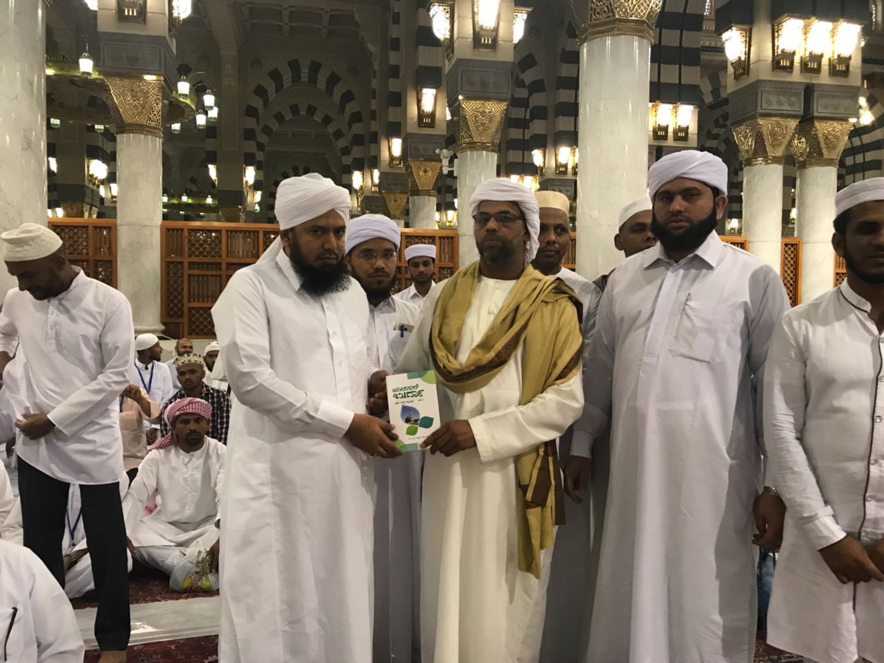 ಮದೀನತುಲ್ ಮುನವ್ವರ: ಖಸೀದತುಲ್ ಬುರ್ದಾ ಕನ್ನಡ ವ್ಯಾಖ್ಯಾನ  ಬಿಡುಗಡೆ