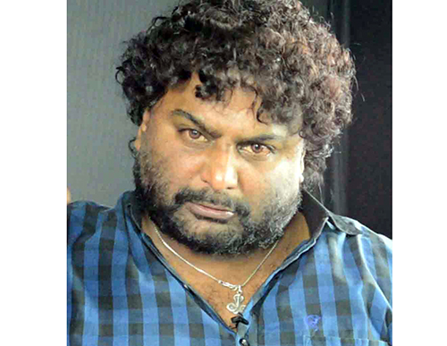 ಯುವಕನಿಂದ ಹುಚ್ಚ ವೆಂಕಟ್ ಮೇಲೆ ಹಲ್ಲೆ