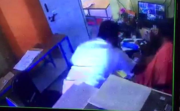 ಶಿಕ್ಷಕಿ ಮೇಲೆ ಹಲ್ಲೆ ಪ್ರಕರಣ : ಬಿಜೆಪಿ ಮುಖಂಡ ಬಂಧನ