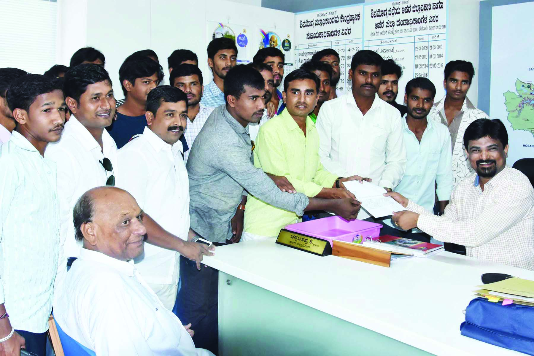 ಫುಡ್‌ಕೋರ್ಟ್ ಹೋಟೆಲ್‌ಗಳಲ್ಲಿ ದುಬಾರಿ ದರ:  ಕ್ರಮಕ್ಕೆ ಆಗ್ರಹಿಸಿ ಜಿಲ್ಲಾಡಳಿತಕ್ಕೆ ಮನವಿ