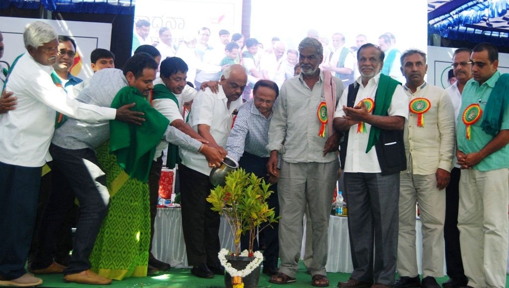 ರೈತರ ಬದಲಿಗೆ ಉದ್ಯಮಿಗಳ ಸಾಲ ವಸೂಲಿಗೆ ಆದ್ಯತೆ ನೀಡಿ: ಬ್ಯಾಂಕ್‌ಗಳಿಗೆ ಸಚಿವ ರಮೇಶ್‌ಕುಮಾರ್ ತಾಕೀತು