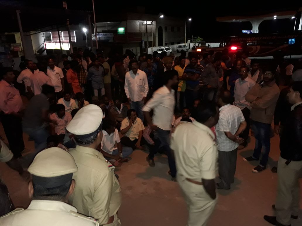 ಚಿಕ್ಕಮಗಳೂರು: ಬಿಜೆಪಿ - ಕಾಂಗ್ರೆಸ್ ಕಾರ್ಯಕರ್ತರ ನಡುವೆ ಮಾರಾಮಾರಿ; ಪ್ರತಿಭಟನೆ