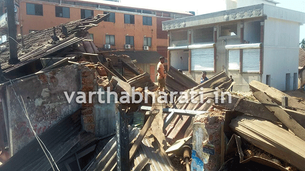 ಬೈಕಂಪಾಡಿಯಲ್ಲಿ ಅಂಗಡಿಗಳ ಧ್ವಂಸ: ಪಣಂಬೂರು ಠಾಣೆಯಲ್ಲಿ ದೂರು ದಾಖಲು