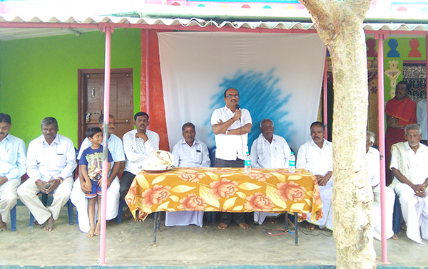 ಹನೂರು: ಅಲುಗುಮೂಲೆ ಗ್ರಾಮದಲ್ಲಿ ದೇವಸ್ಥಾನಗಳಿಗೆ ದೇಣಿಗೆ ನೀಡುವ ಕಾರ್ಯಕ್ರಮ