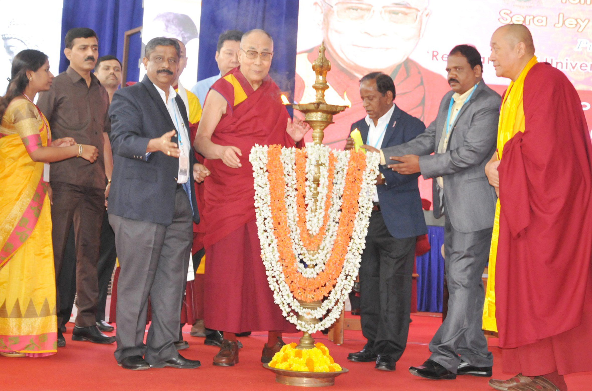 ಹಿಂಸೆಗಳಿಗೆ ಕಡಿವಾಣ ಹಾಕಬೇಕಾಗಿದೆ: ದಲಾಯಿ ಲಾಮಾ ಅಭಿಪ್ರಾಯ