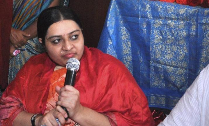 ಜಯಲಲಿತಾ ಸೊಸೆ ಪಕ್ಷದ ಕಚೇರಿಗೆ ಕಲ್ಲೆಸೆತ
