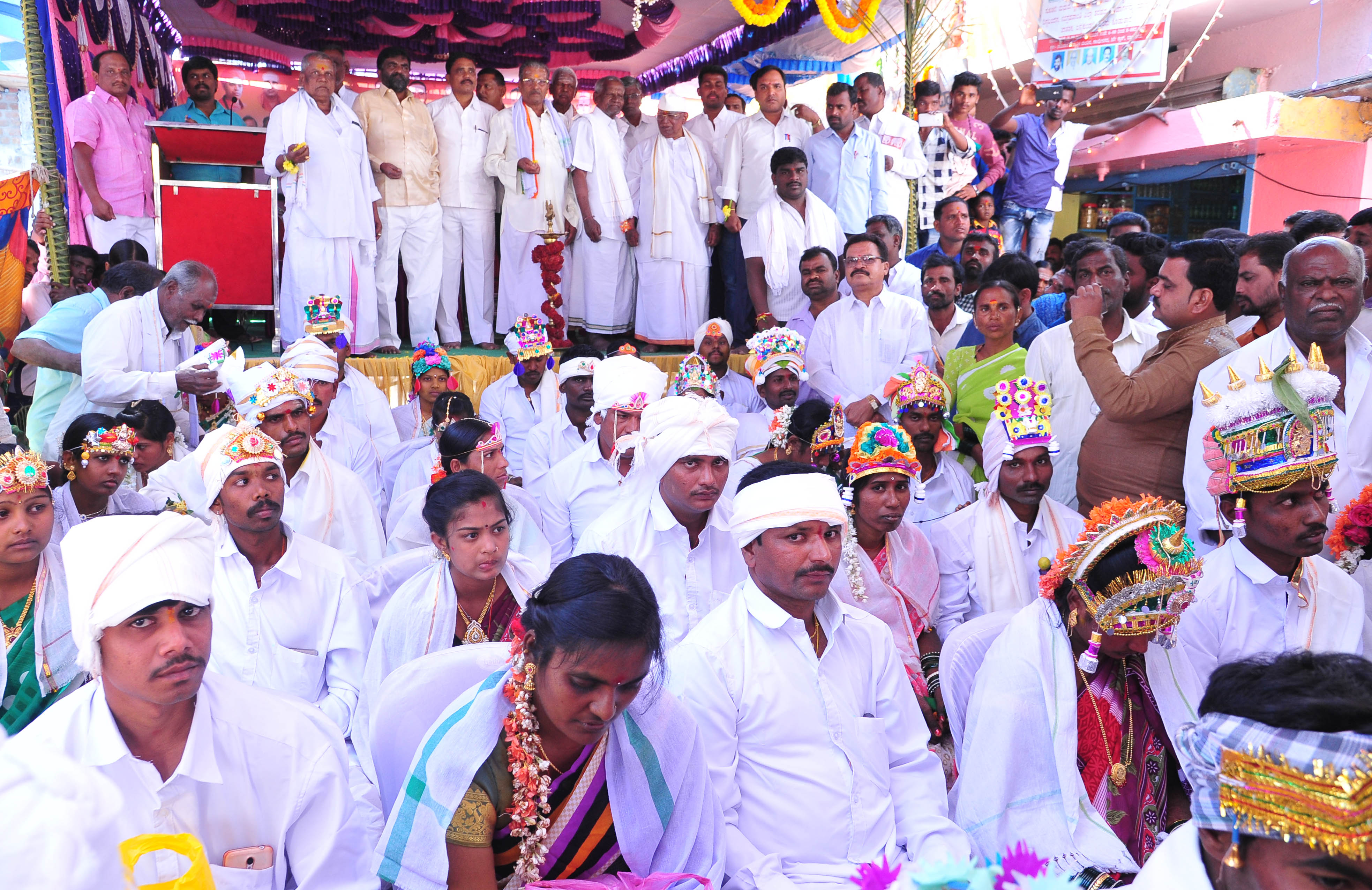 ದಾವಣಗೆರೆ :ದಂಪತಿಗಳ ಸಂಸಾರಿಕ ಬದುಕಿನಲ್ಲಿ ಬಿರುಕು ವಿಷಾಧನೀಯ; ಪಂಡಿತಾರಾಧ್ಯ ಸ್ವಾಮೀಜಿ