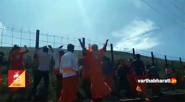 ಬಾಬಾ ಬುಡಾನ್‌ಗಿರಿ: ನಿಷೇಧಿತ ಸ್ಥಳಕ್ಕೆ ನುಗ್ಗಿ ದತ್ತ ಮಾಲಾಧಾರಿಗಳಿಂದ ದಾಂಧಲೆ