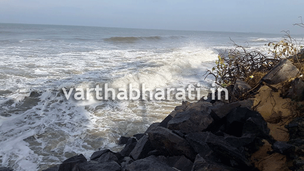 ಪಡುಕೆರೆಯಲ್ಲಿ ಕಡಲು ಮತ್ತೆ ಪ್ರಕ್ಷುಬ್ಧ: ತೀರವಾಸಿಗಳಲ್ಲಿ ಹೆಚ್ಚಿದ ಆತಂಕ