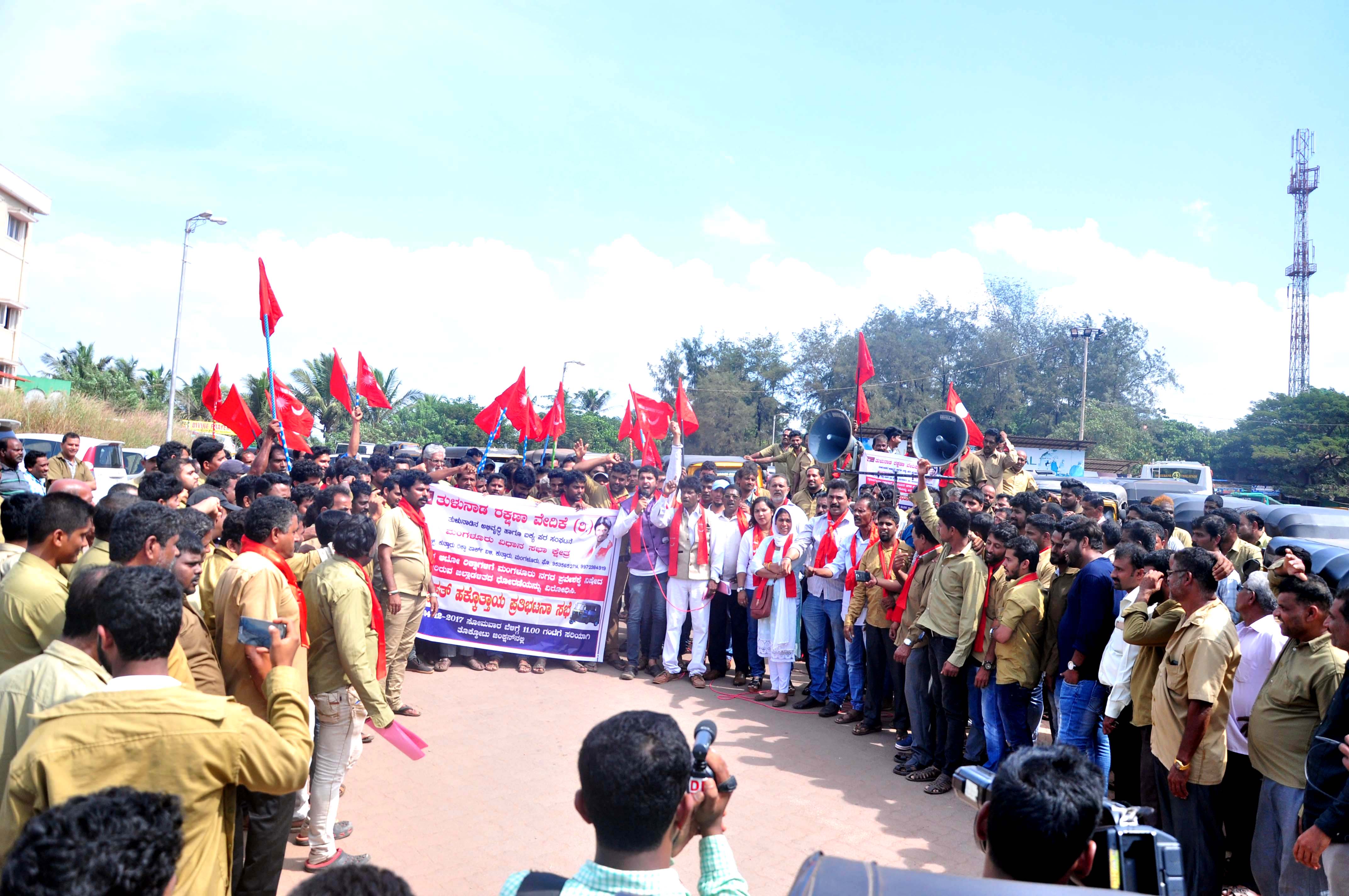 ತೊಕ್ಕೊಟ್ಟು: ಗ್ರಾಮಾಂತರ ರಿಕ್ಷಾ ಚಾಲಕರ ಬೇಡಿಕೆ ಈಡೇರಿಸುವಂತೆ ಒತ್ತಾಯಿಸಿ ಸಭೆ
