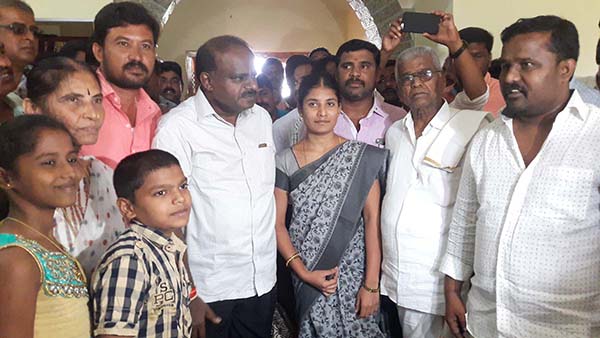 ರೆತರ ಆತ್ಮಹತ್ಯೆ ನಿಲ್ಲಲು ಜೆಡಿಎಸ್ ಅಧಿಕಾರಕ್ಕೆ ತನ್ನಿ: ಎಚ್.ಡಿ.ಕುಮಾರಸ್ವಾಮಿ