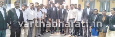 ವಕೀಲರ ಬಂಧನ ಖಂಡಿಸಿ ಪ್ರತಿಭಟನೆ