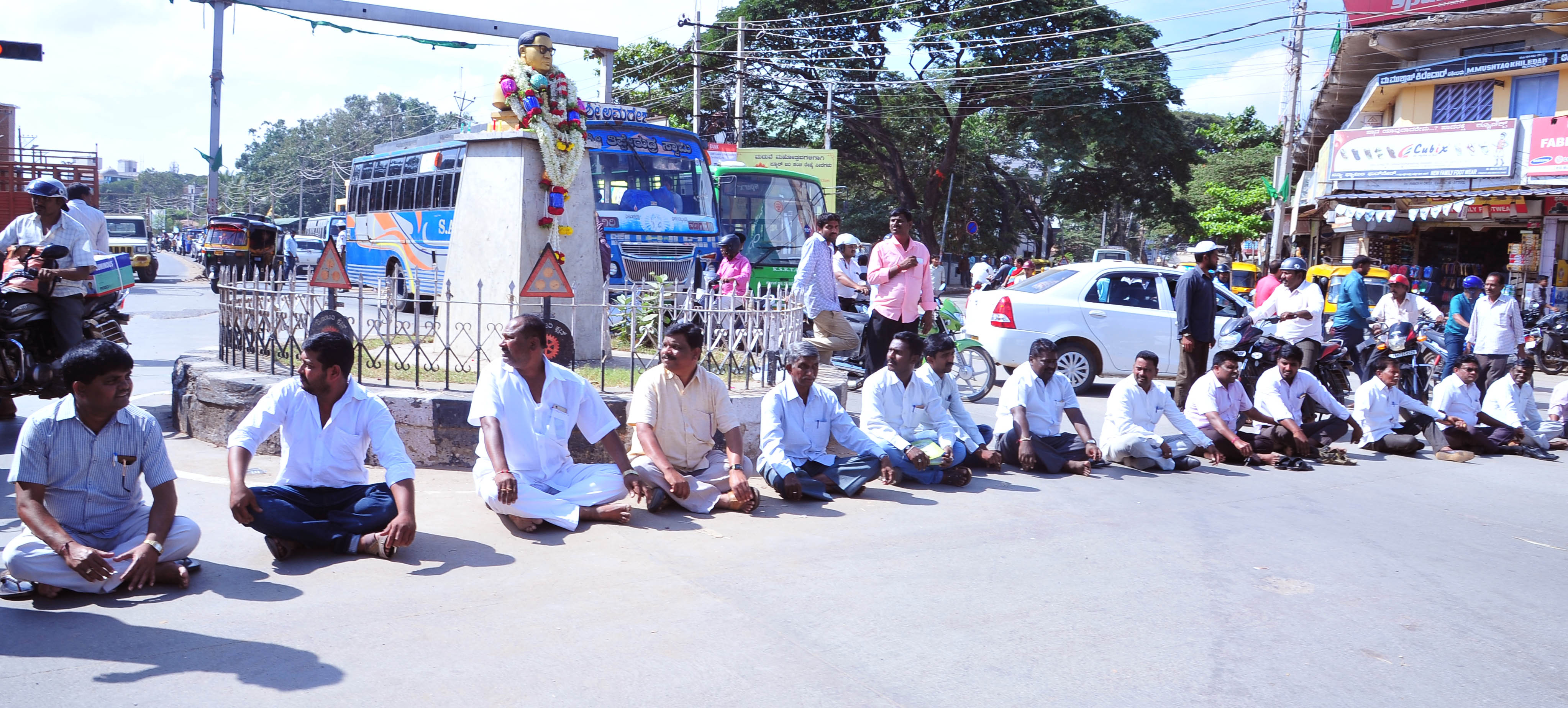 ಅಂಬೇಡ್ಕರ್ ಭವನ ನಿರ್ಮಾಣಕ್ಕೆ ನಿವೇಶನ ನೀಡದ ಜಿಲ್ಲಾಡಳಿತ: ದಲಿತ ಸಂಘರ್ಷ ಸಮಿತಿಯಿಂದ ಪ್ರತಿಭಟನೆ