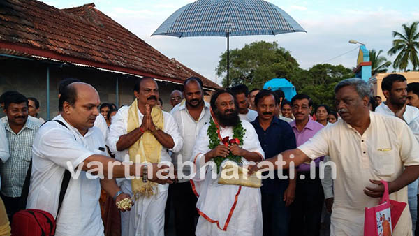 ಸೋಮೇಶ್ವರದ ಶ್ರೀ ಸೋಮನಾಥ ದೇವಸ್ಥಾನಕ್ಕೆ ಶ್ರೀ ರವಿಶಂಕರ ಗುರೂಜಿ ಭೇಟಿ