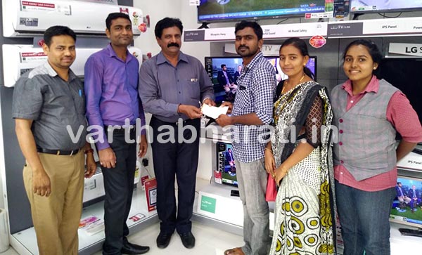 ಎಲ್.ಜಿ. ಬ್ರಾಂಡ್ ಶಾಪ್ : ಕ್ಯಾಶ್ ಬ್ಯಾಕ್ ಆಫರ್ ವಿಜೇತರಿಗೆ ಚೆಕ್ ಹಸ್ತಾಂತರ