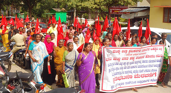 ನಿವೇಶನ ಹಕ್ಕುಪತ್ರಕ್ಕಾಗಿ ಶ್ರಮಿಕ ನಿವಾಸಿಗಳ ನಗರ ಪ್ರತಿಭಟನೆ