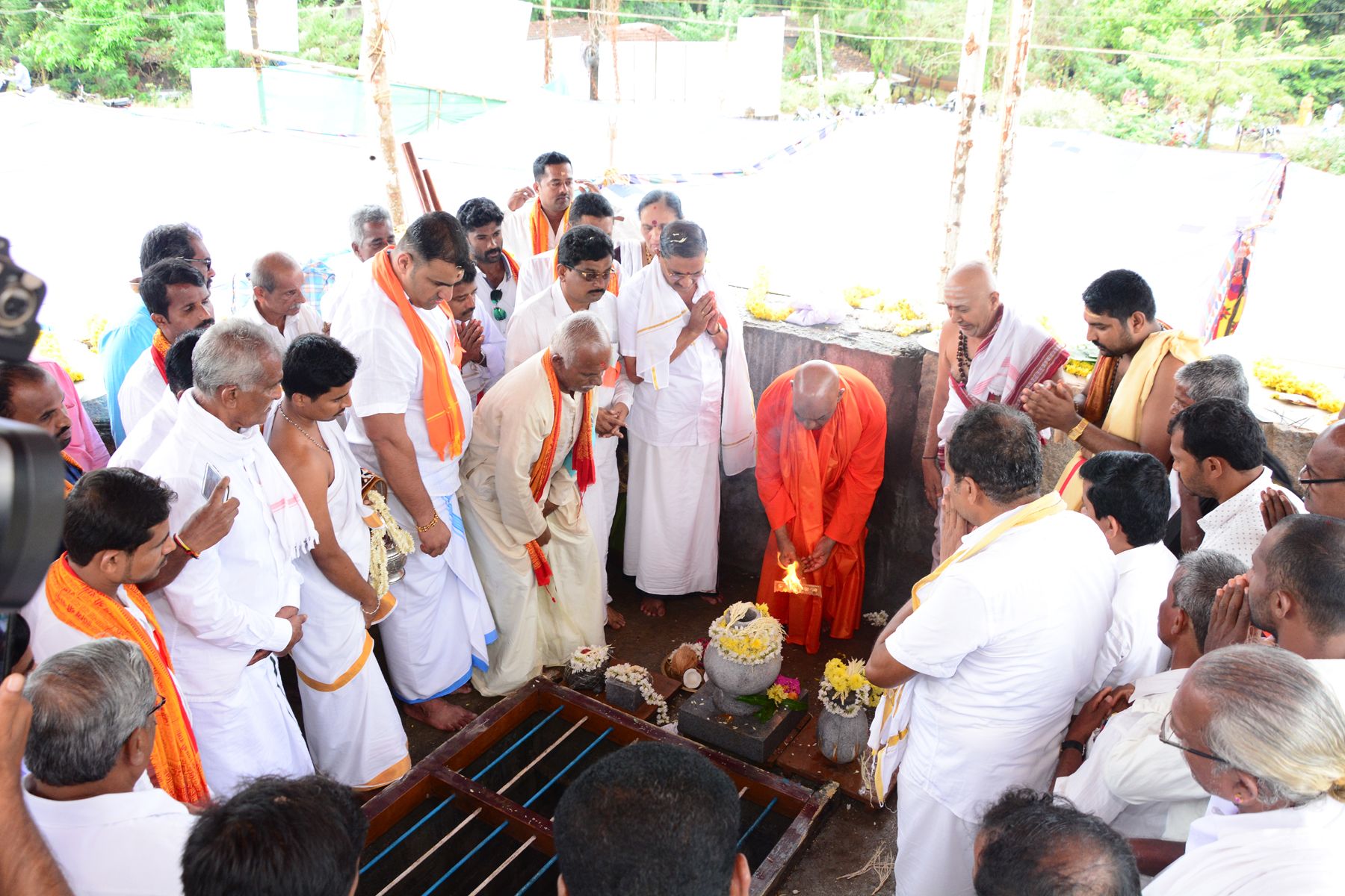 ಭಟ್ಕಳ: ಶ್ರೀ ಕ್ಷೇತ ಹಳೇಕೋಟೆ ಹನುಮಂತ ದೇವಸ್ಥಾನದ ನಿಧಿಕುಂಭ ಸ್ಥಾಪನೆ