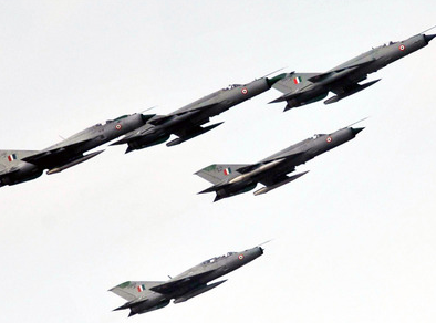 ಇಂಧನ ಟ್ಯಾಂಕ್‌ಗಳನ್ನು ಬೀಳಿಸಿದ ಯುದ್ಧವಿಮಾನ: ಗ್ರಾಮಸ್ಥರಲ್ಲಿ ಆತಂಕ